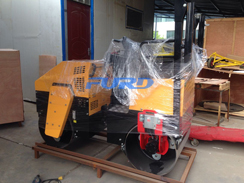 福瑞得機(jī)械2噸座駕壓路機(jī)、手扶雙輪壓路機(jī)準(zhǔn)備包裝及時(shí)發(fā)貨