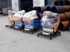 福瑞得機械5臺壓路機，一臺混凝土整平機及時發(fā)貨