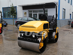 鋼輪款座駕壓路機(jī)做好保養(yǎng)不容忽視！