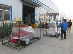 福瑞得機(jī)械1臺(tái)灌縫機(jī)，1臺(tái)移動(dòng)燈車，一臺(tái)馬路吹風(fēng)機(jī)打包裝柜出口新加坡