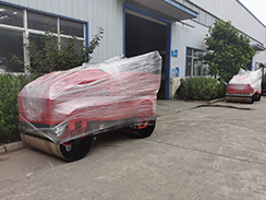 7月2日，福瑞得機械2臺全液壓座駕雙鋼輪壓路機打包發(fā)往吉林。