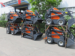 福瑞得機(jī)械6臺(tái)小型滑移裝載車(chē)出口印度 福瑞得機(jī)械6臺(tái)小型滑移裝載車(chē)出口印度